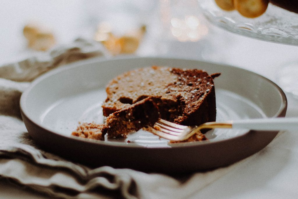 {Low-Carb} Coconut Cake - Oh La Latkes